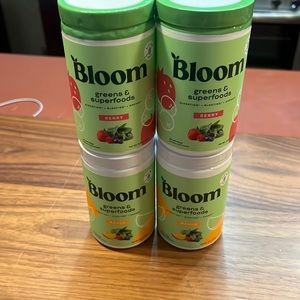 Bloom greens&superfoods berry and mango flavordigestion and bloating and energy.
